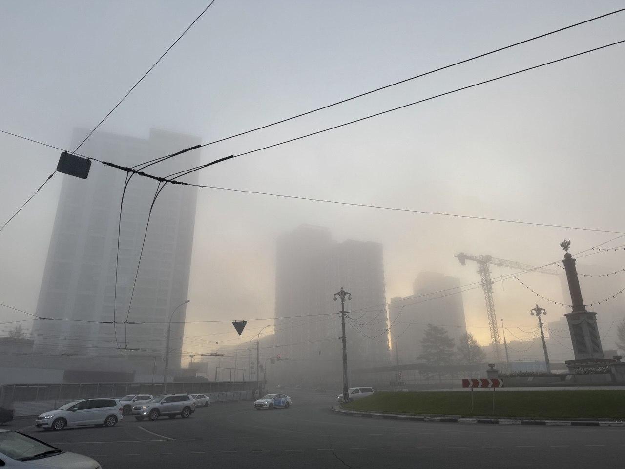 Фото Новосибирск окутал густой туман утром 17 сентября – 15 завораживающих кадров 2